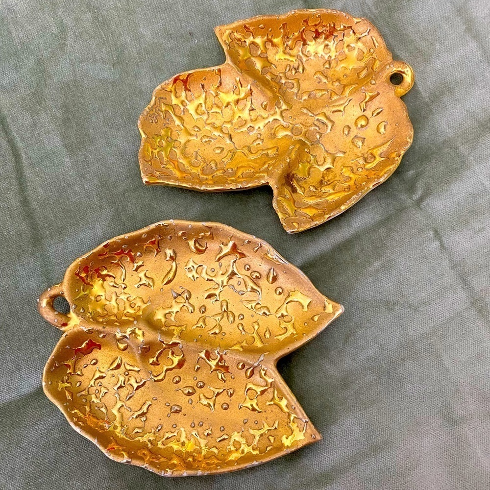 Vintage porcelain leaf dishes white with weeping gold 24K gold USA   #4-162
